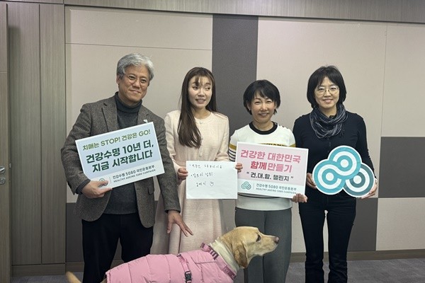 김예지 국회의원(왼쪽 두 번째)이 챌린지에 참여하고 있다.